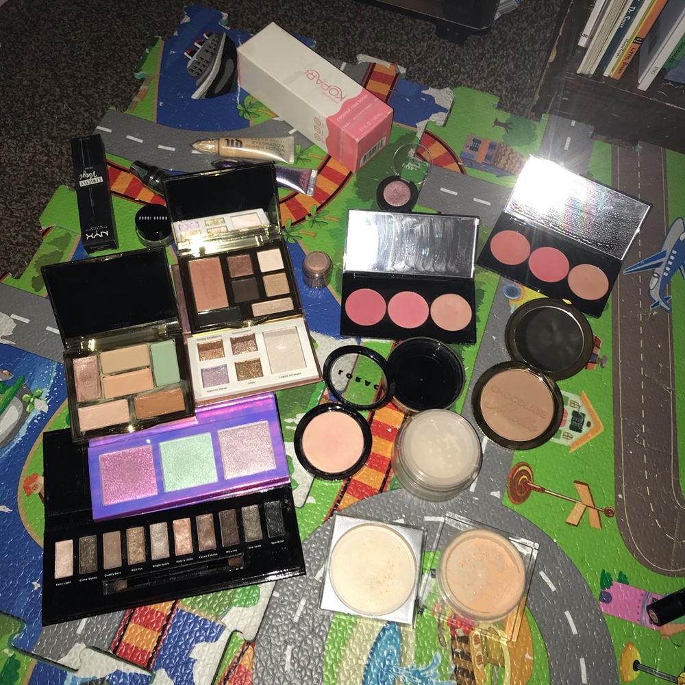Makeup 💕 for Trade - Picture 4 of 8